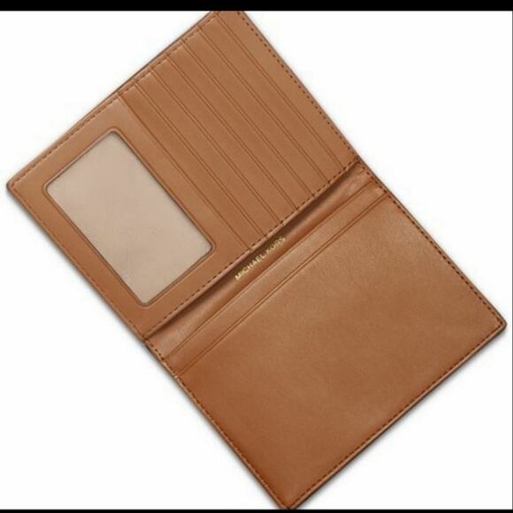 Nwt Michael Kors Wallet Card passport holder - Picture 4 of 4